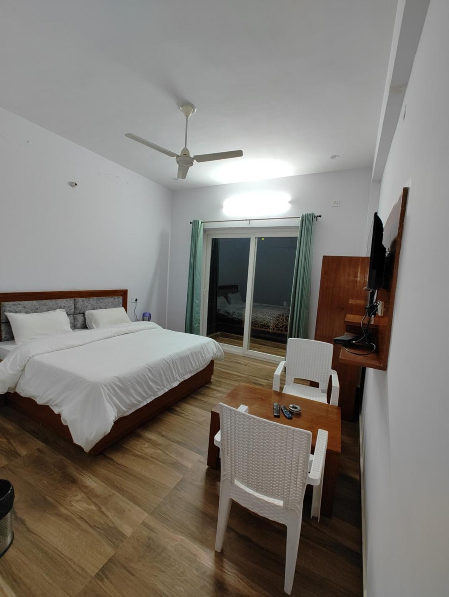 Hotel Anantam Residency Uttarkāshi Kamer foto