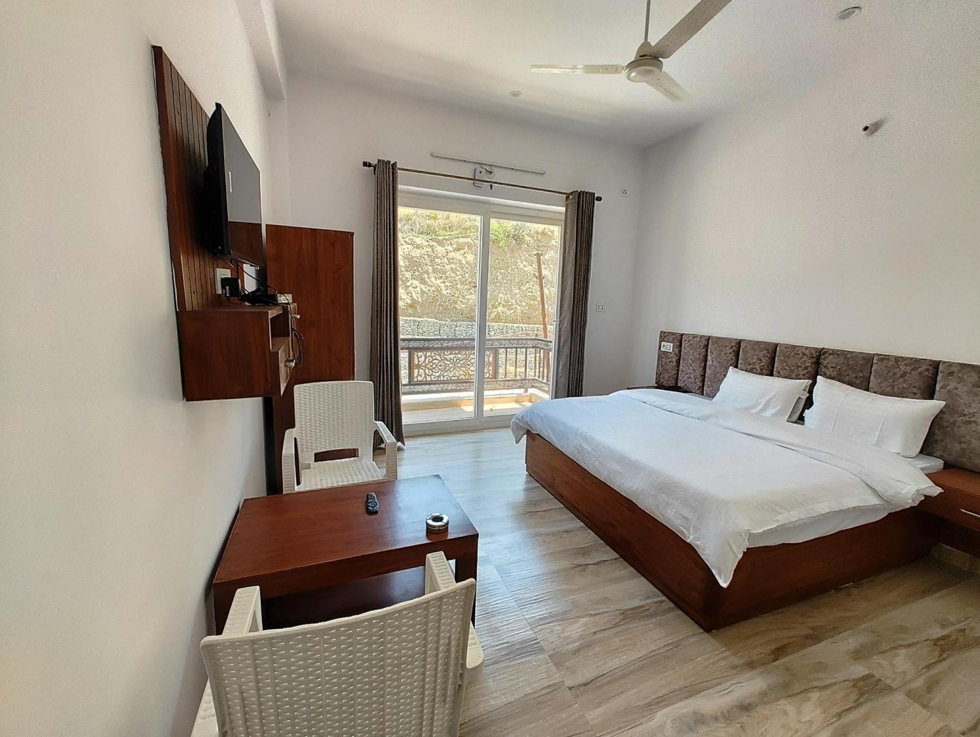 Hotel Anantam Residency Uttarkāshi Buitenkant foto